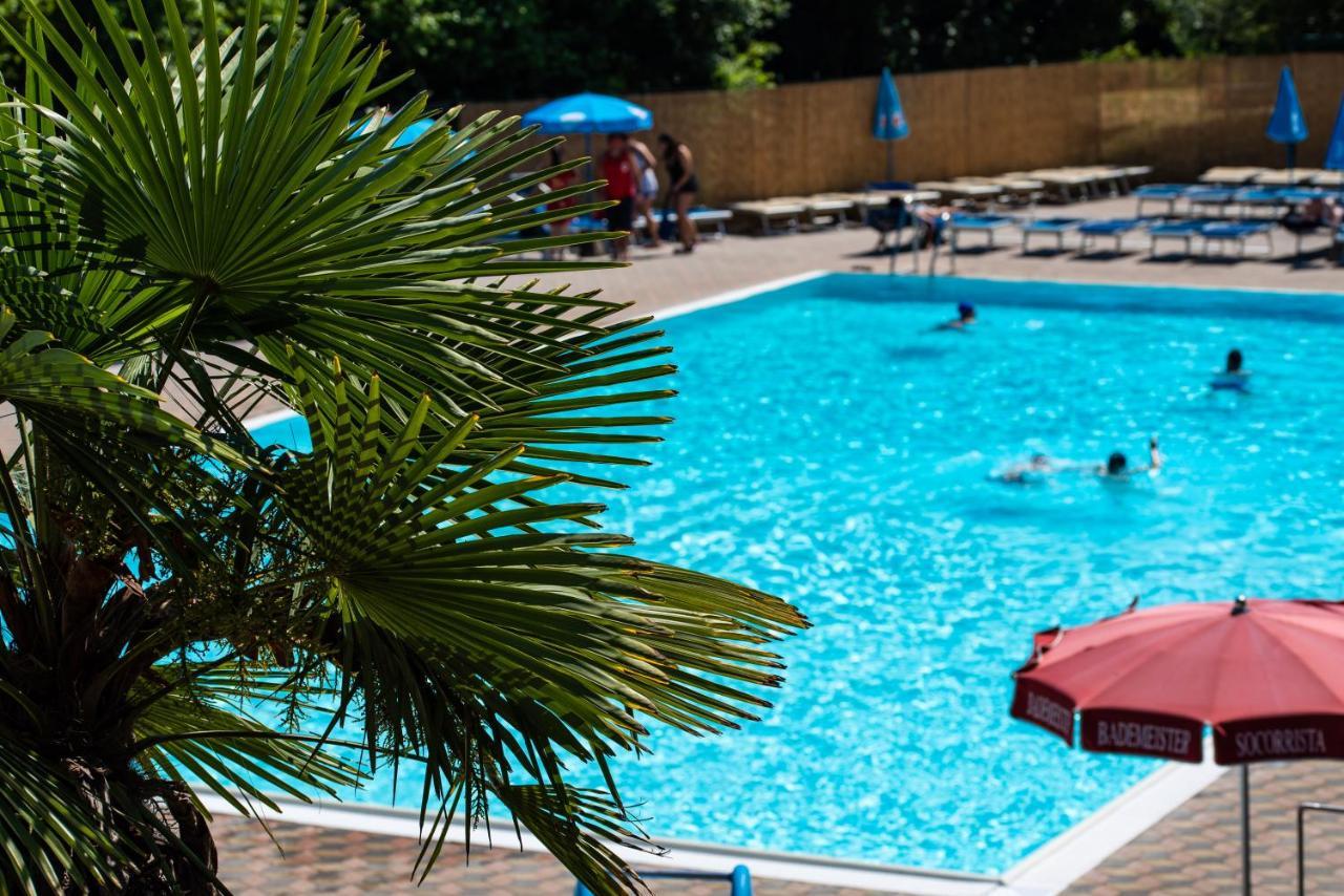 Camping Village Il Poggetto Troghi المظهر الخارجي الصورة