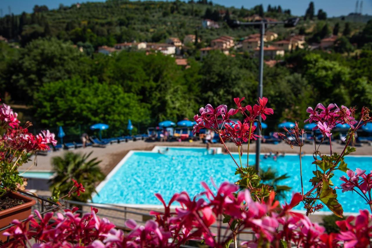 Camping Village Il Poggetto Troghi المظهر الخارجي الصورة