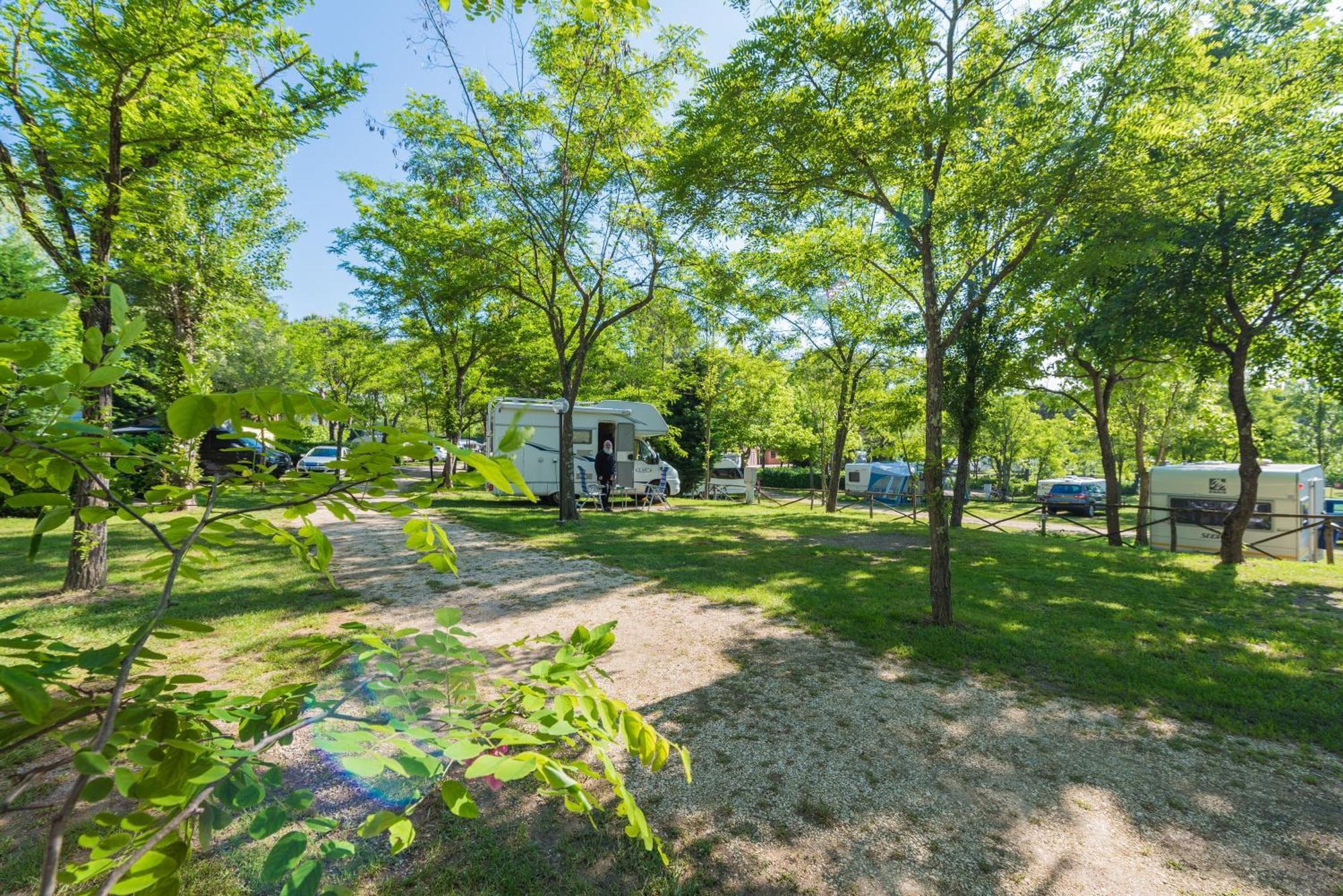 Camping Village Il Poggetto Troghi المظهر الخارجي الصورة