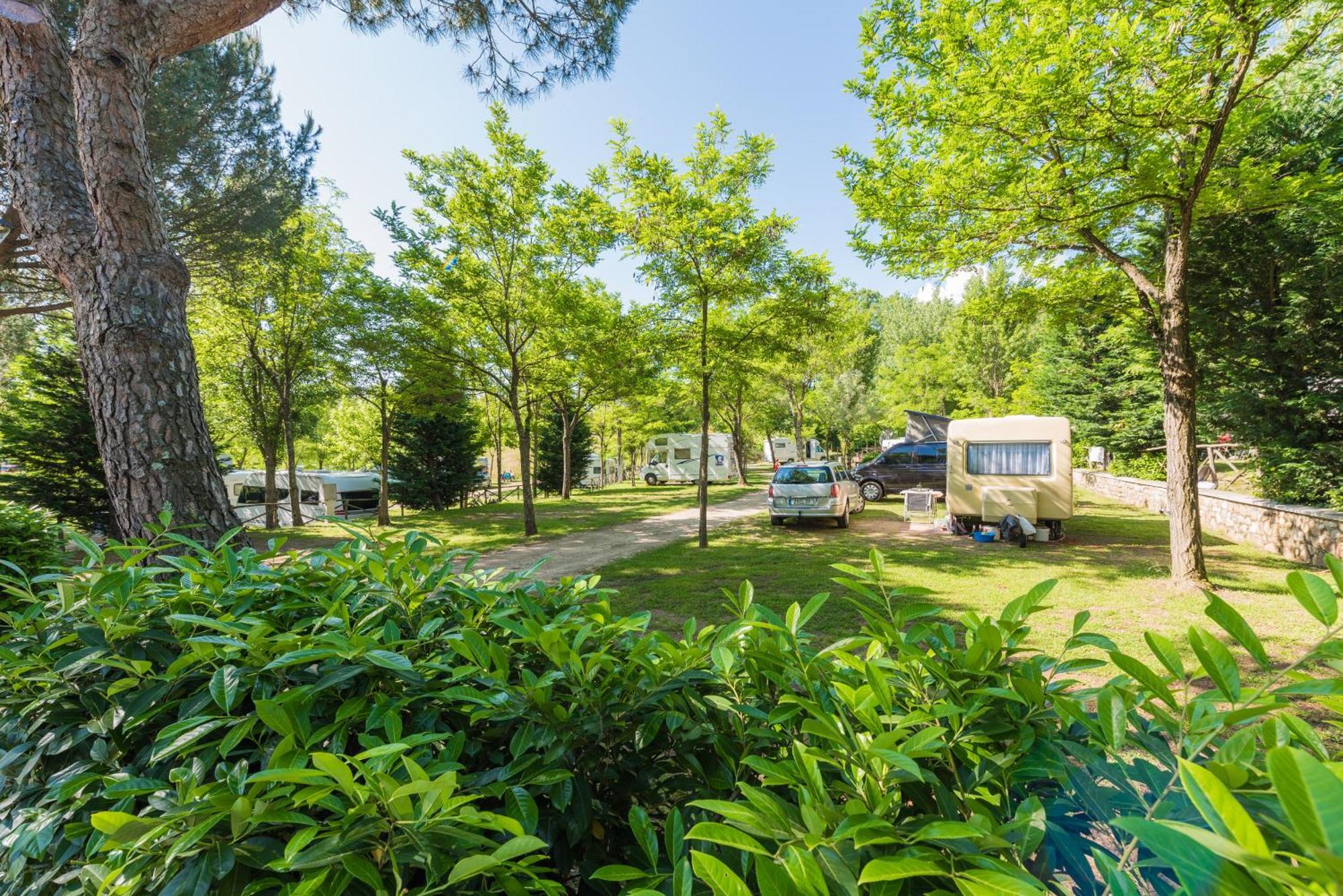 Camping Village Il Poggetto Troghi المظهر الخارجي الصورة