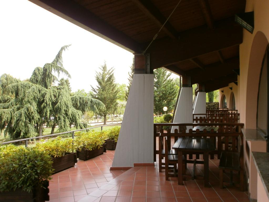 Camping Village Il Poggetto Troghi المظهر الخارجي الصورة
