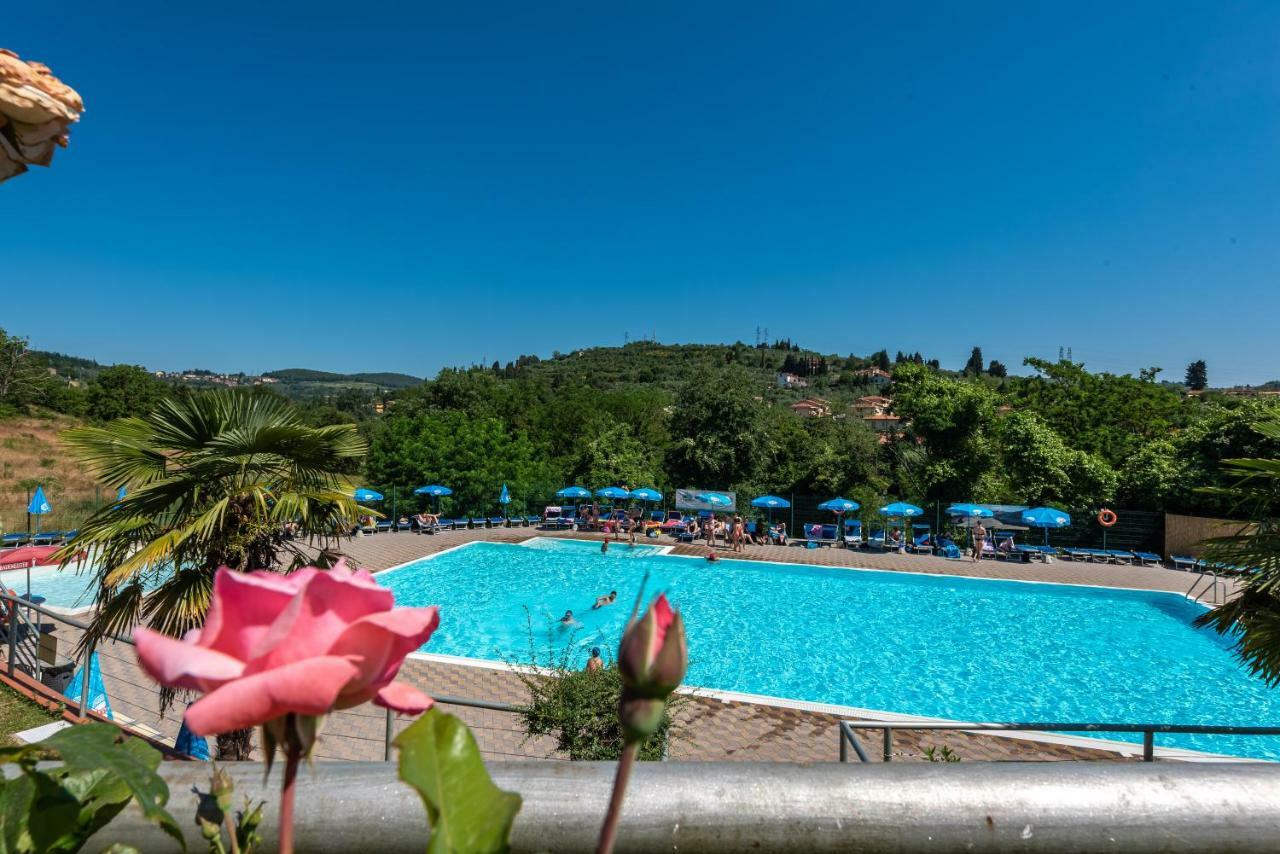 Camping Village Il Poggetto Troghi المظهر الخارجي الصورة
