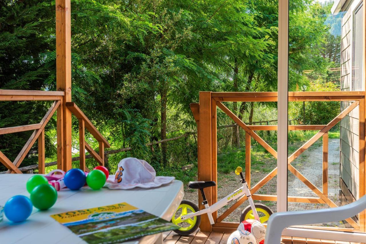 Camping Village Il Poggetto Troghi المظهر الخارجي الصورة